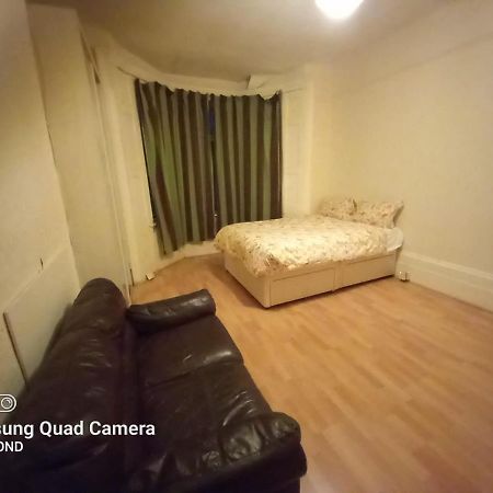 Elmdene Road - Large Room London Exterior photo