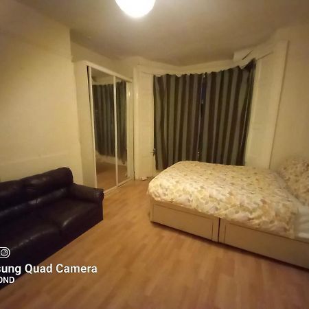Elmdene Road - Large Room London Exterior photo