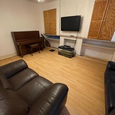 Elmdene Road - Large Room London Exterior photo